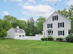 10 Almas St in Windham, NH - Building Photo - Building Photo