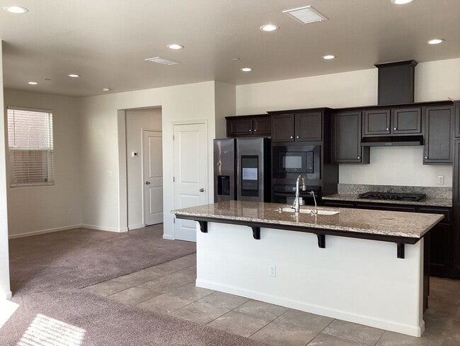 6319 E Creek View Ln in Fresno, CA - Building Photo - Building Photo