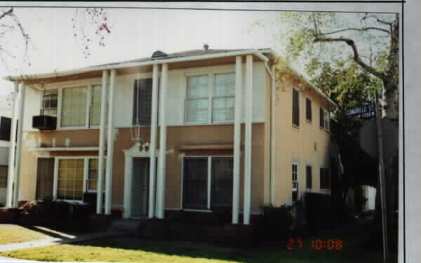 11242 Camarillo St in North Hollywood, CA - Foto de edificio - Building Photo