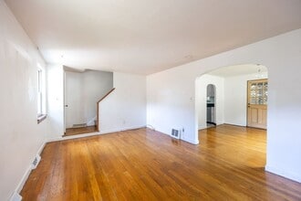 9717 Glendale Rd in Pittsburgh, PA - Foto de edificio - Building Photo