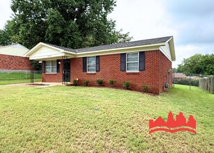 Welcome to this charming 3 bedroom, 1 bath in Memphis, TN - Building Photo - Building Photo