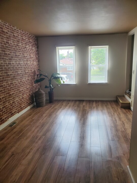 623 Bohland Ave, Unit 1 Floor in Bellwood, IL - Foto de edificio