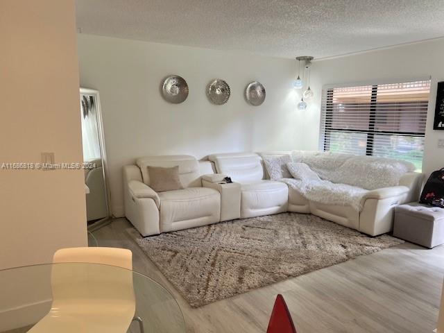 6735 W 26th Dr-Unit -12-5 in Hialeah, FL - Building Photo