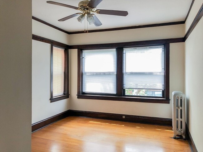 3501 N Greenview Ave, Unit 3501-1