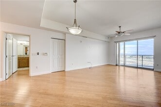 8255 S Las Vegas Blvd in Las Vegas, NV - Foto de edificio - Building Photo