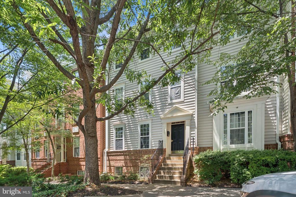 1541 Northern Neck Dr in Vienna, VA - Building Photo
