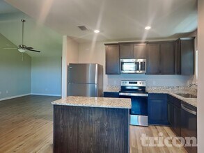 108 Saloon Cv E, Unit 104 in Newark, TX - Building Photo - Building Photo