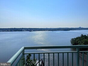 501 Slaters Ln, Unit 907 in Alexandria, VA - Building Photo - Building Photo