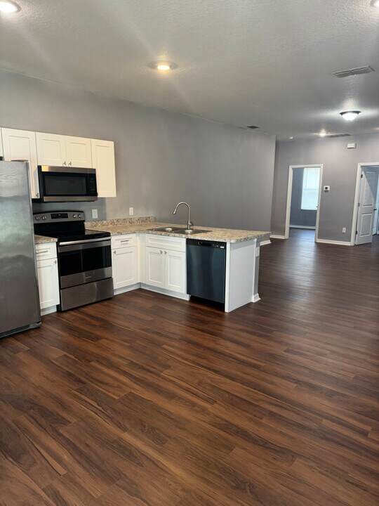 1999 Marshall St, Unit 2 in Bartow, FL - Foto de edificio