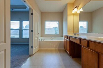 275 Autry Mill Ln in Suwanee, GA - Foto de edificio - Building Photo