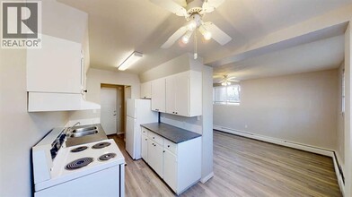 9932-9105 105 Ave in Grande Prairie, AB - Building Photo - Building Photo