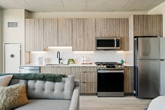 4693 N Broadway in Chicago, IL - Building Photo - Building Photo