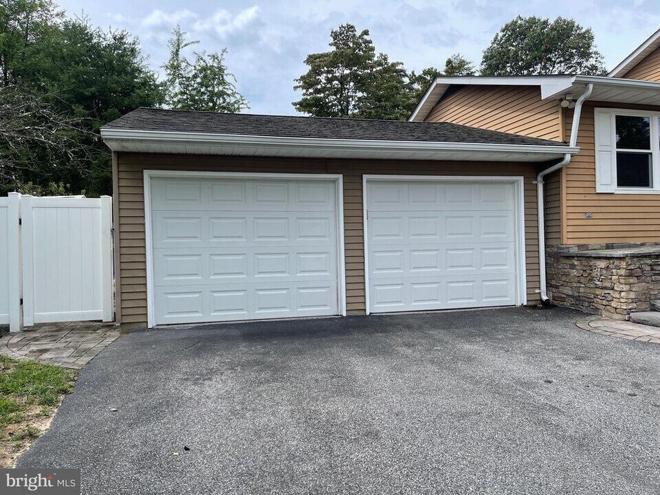 1929 Pometacom Dr in Severn, MD - Building Photo