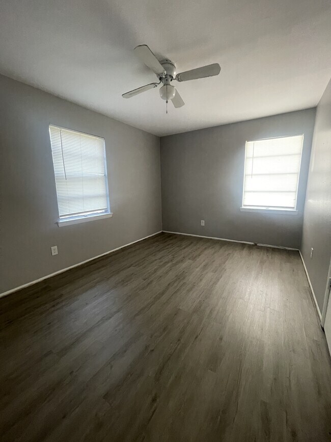 8411 Glen Regal Dr in Dallas, TX - Building Photo - Building Photo