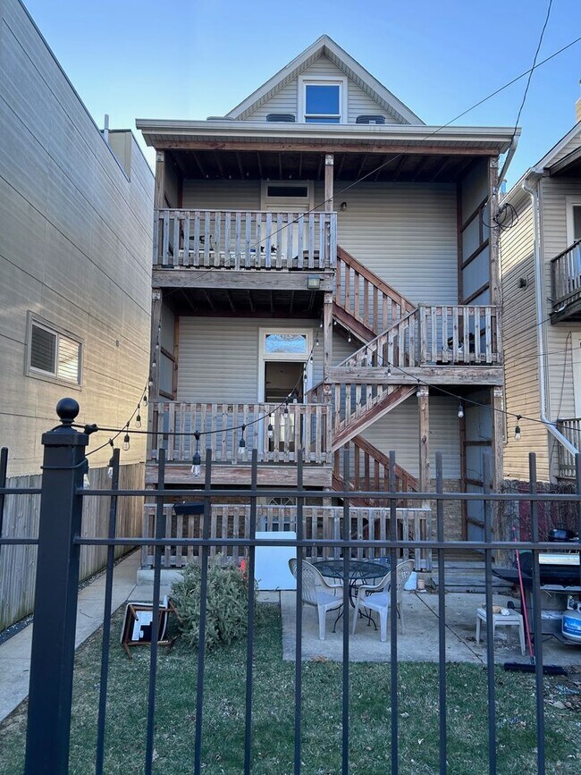 1819 N Washtenaw Ave in Chicago, IL - Building Photo - Building Photo