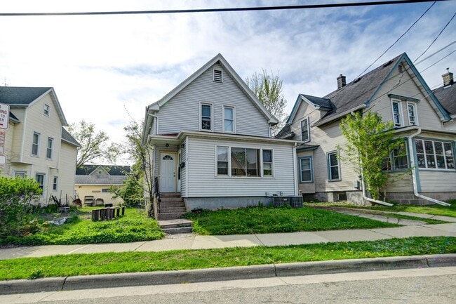 property at 205 S Fair Oaks Ave