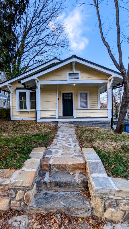 25 Starnes Ave in Asheville, NC - Foto de edificio - Building Photo