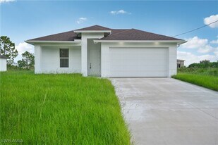 3306 56th St W in Lehigh Acres, FL - Building Photo