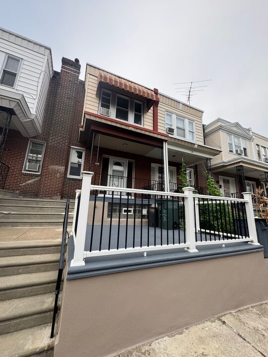 612 Brill St in Philadelphia, PA - Building Photo