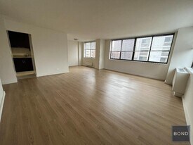 730 Columbus Ave in New York, NY - Building Photo