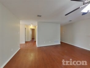 2057 Wildwood Dr, Unit 1104 in Forney, TX - Foto de edificio - Building Photo