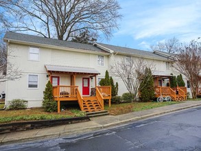 McCauley Trail Apartment in Chapel Hill, NC - Building Photo - Building Photo