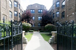 629 W Cornelia Ave, Unit 6H in Chicago, IL - Building Photo