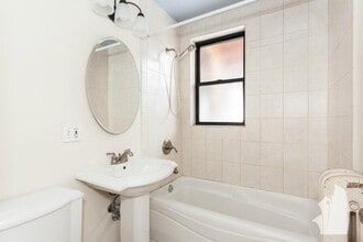 748 W Addison, Unit 1S in Chicago, IL - Building Photo - Building Photo