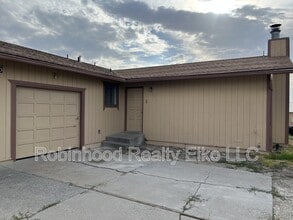 395 Parkchester Dr in Spring Creek, NV - Building Photo - Building Photo
