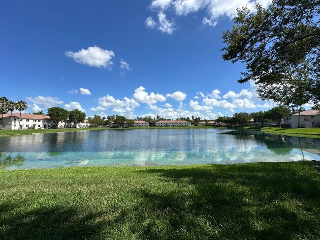 1261 SE 31st Ct, Unit 201 in Homestead, FL - Building Photo - Building Photo
