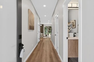 15609 SE Meadowlark Ln in Milwaukie, OR - Building Photo - Building Photo