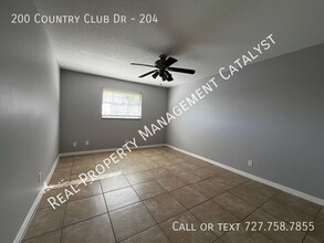 200 Country Club Dr in Largo, FL - Building Photo - Building Photo