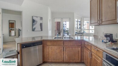 9265 W Russell Rd in Las Vegas, NV - Building Photo - Building Photo