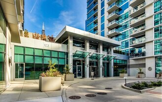 123 S Green St in Chicago, IL - Building Photo