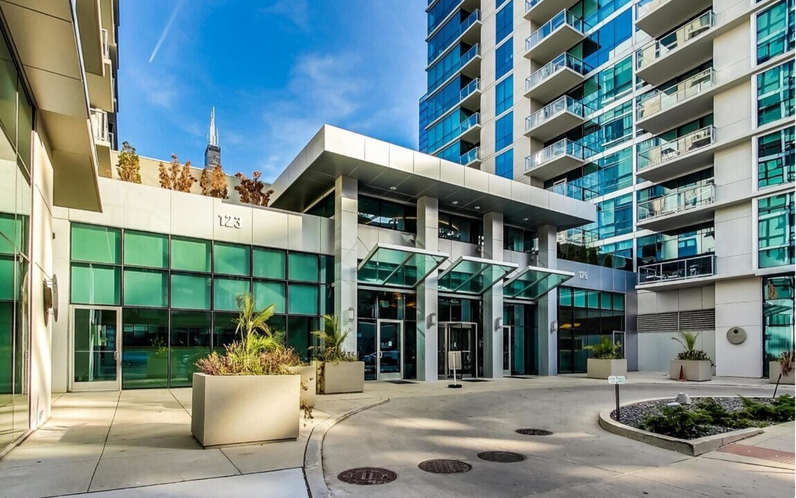 123 S Green St in Chicago, IL - Foto de edificio