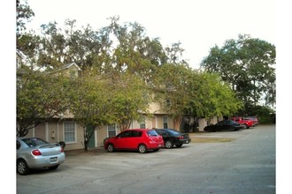 Valencia Square Townhomes in Tallahassee, FL - Building Photo - Building Photo