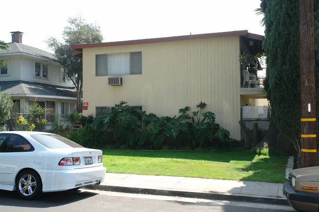 344 Magnolia Ave in Glendale, CA - Foto de edificio - Building Photo