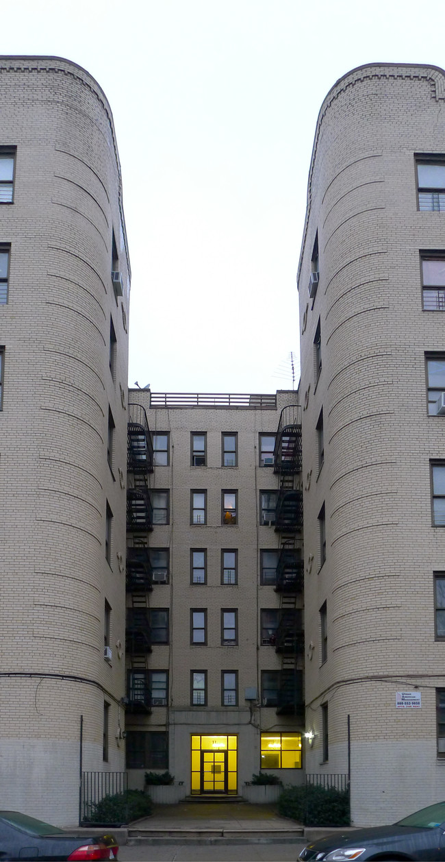 11 W 172nd St in Bronx, NY - Foto de edificio - Building Photo