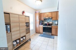 6413 Blarney Stone Ct in Springfield, VA - Building Photo