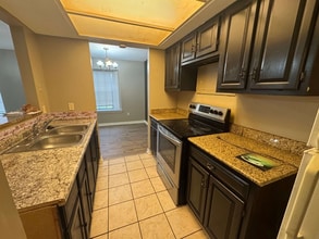 2004 Greenpoint Dr in New Orleans, LA - Building Photo - Building Photo