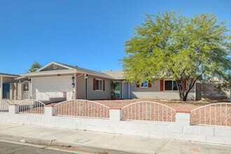 328 Santa Fe St in Las Vegas, NV - Building Photo - Building Photo