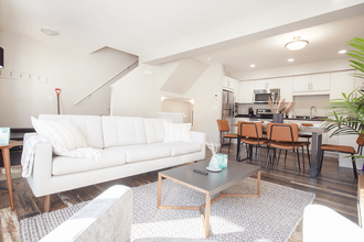 Lumen Townhomes in Winnipeg, MB - Foto de edificio - Building Photo