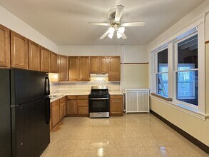 2116 W Concord Pl in Chicago, IL - Building Photo - Building Photo