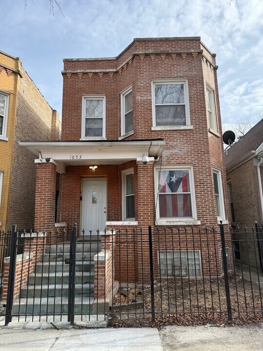 1053 N Monticello Ave in Chicago, IL - Building Photo