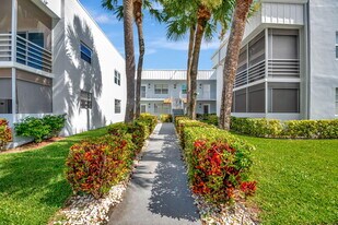 129 Normandy Ln in Delray Beach, FL - Building Photo