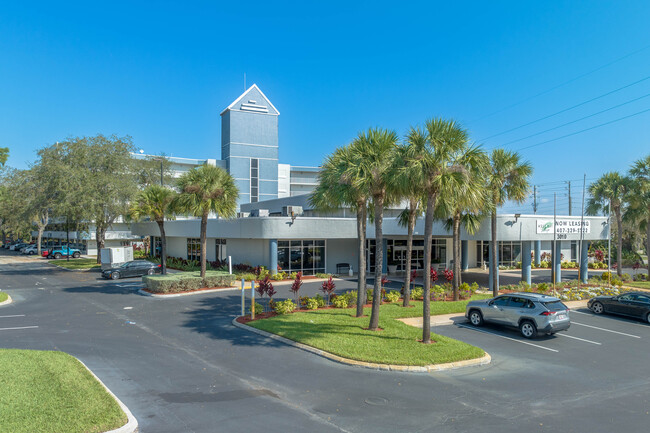 West Bay Village in Kissimmee, FL - Foto de edificio - Building Photo