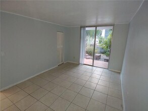 1801 S Treasure Dr, Unit 121 in North Bay Village, FL - Building Photo - Building Photo
