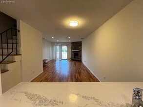 5 Dunwood Rd in Port Washington, NY - Building Photo - Building Photo