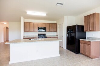 2520 SW 15th Pl in Cape Coral, FL - Building Photo - Building Photo