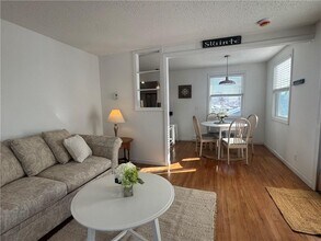 7 White Cap Rd in Narragansett, RI - Building Photo - Building Photo